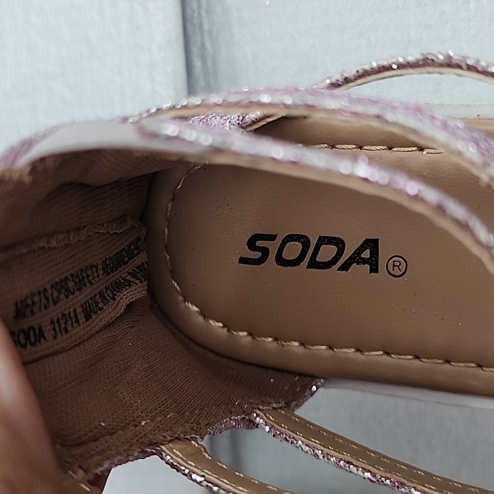 Sandals - Picture 4 of 5